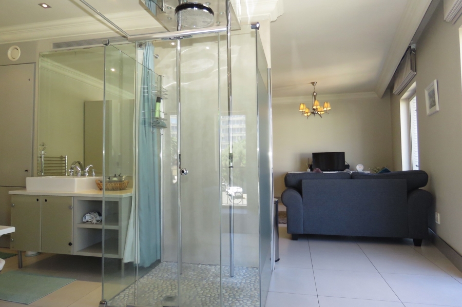 To Let 1 Bedroom Property for Rent in Green Point Western Cape